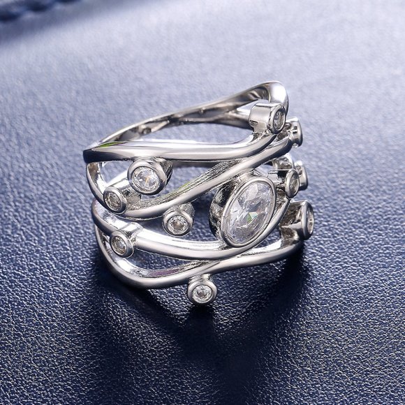 ♡Women’s silver simulated diamond statement ring♡ - Picture 2 of 4